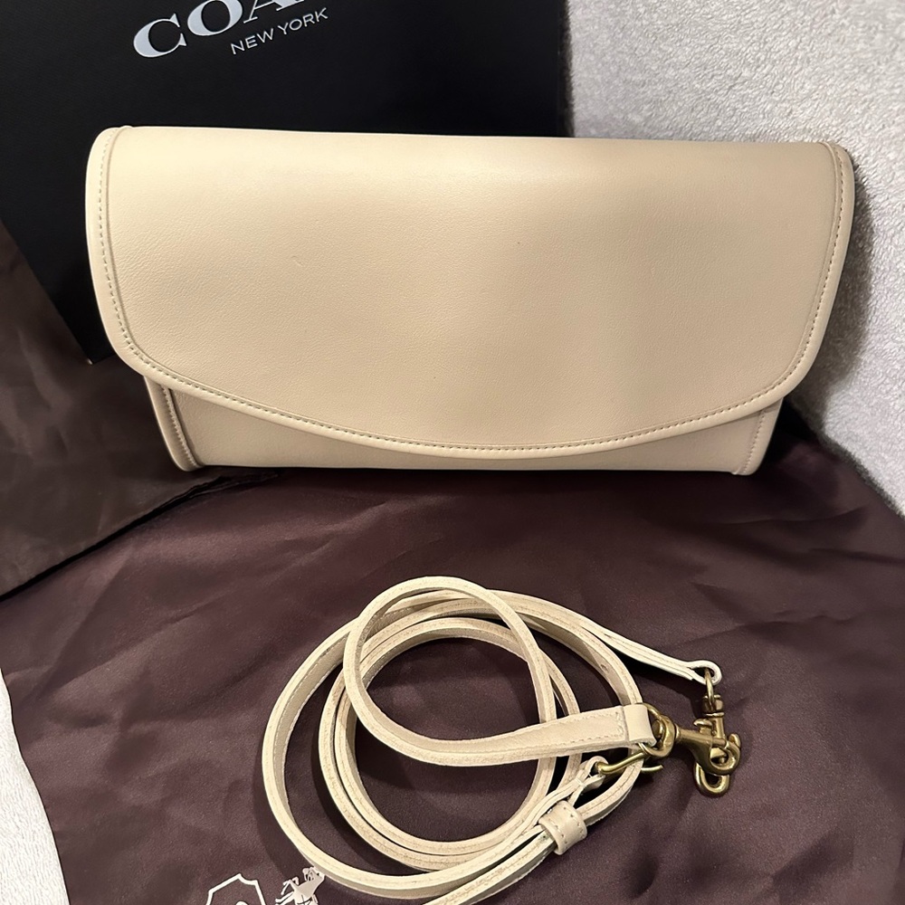 Iconic Coach bone vintage crossbody - Picture 5 of 13